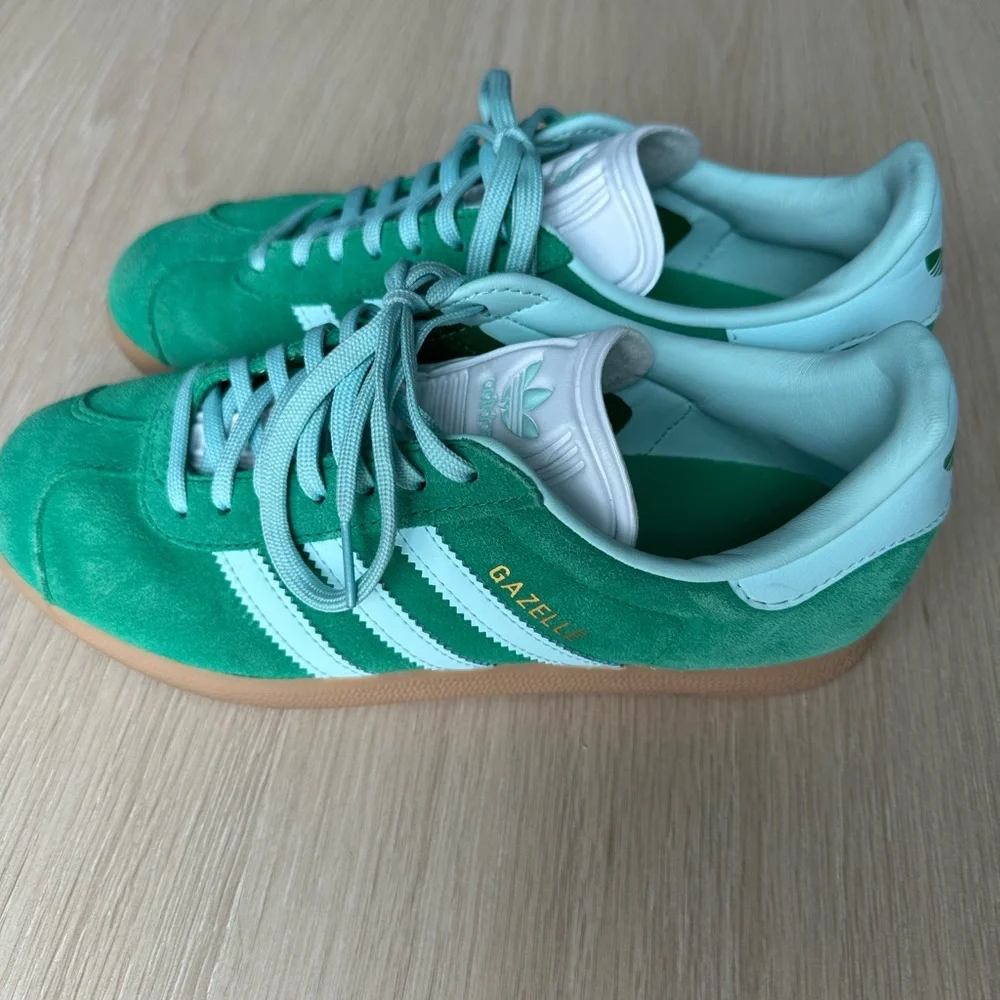 Adidas Gazelle Sneaker Women's Size: 7.5 Green & Flash Aqua & Gold - Picture 1 of 9